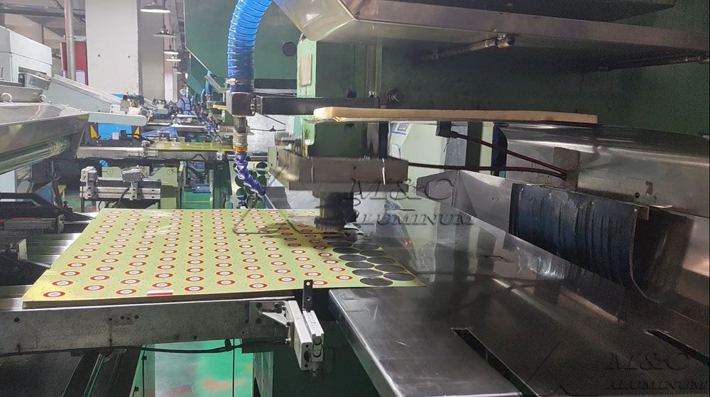 8011-3105- Aluminum-bottle-cap-material.jpg