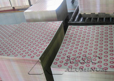 Aluminum closure sheet for beverage container sealing